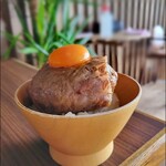 淡路牛肉巻きハンバーグ 今日は肉の日 - ご飯の上にハンバーグを乗せます