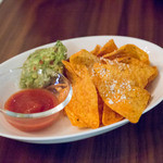 ナチョス＆ワカモレディップ 450円