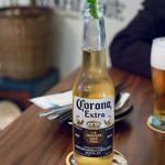 酒飯さわず - コロナビール 730円