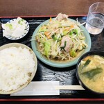 丸福 - ♪肉野菜定食　¥880