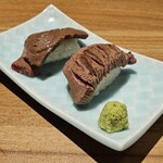 仙台牛タンと肉寿司 完全個室居酒屋 みちのく - 牛カルビ寿司528円、牛タン寿司539円