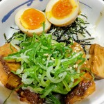 Matsuya - 煮玉子が付いて、ネギたっぷりで、角煮が食べやすい大きさのが結構入ってます❣(^^)