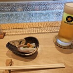 Sushi dokoro mammatennouji ando hanare - 生ビールとお通し