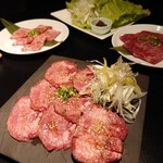 老舗精肉店直送 千種焼肉 飛騨牛の奴隷 - 