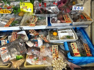 Osakanaya Kitaisan - 店内魚売場