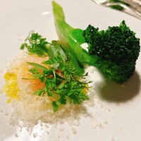 モリエール モンターニュ - ２皿目。立派なブロッコリー。