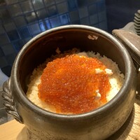炭火割烹 麻布龍土町 - 鮭といくらの炊き込みご飯