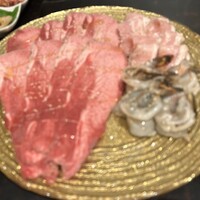 焼肉トラジ 新橋店 - 高級店でこのタンは残念、しかも冷凍