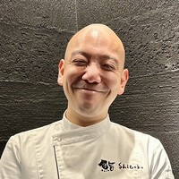 鮨shizuku 西天満 - ご主人の川下さんは北海道で約20年修業されたベテラン。今までの”味わい”だけでなく”繊細な美しさ”を重視されている方針のお店。