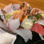 おさかな食堂 こばさん - 近海海鮮丼（特）