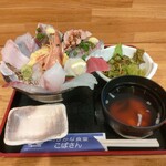 おさかな食堂 こばさん - 近海海鮮丼（特）