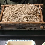 横谷温泉旅館 - お蕎麦。お店の忙しさがわかる躍動感ある盛り付け。嫌いじゃない。