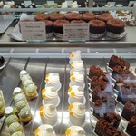 BASCULE - ショーケース内1