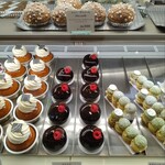 BASCULE - ショーケース内3