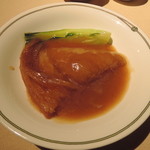 中国飯店 - ふかヒレ姿煮（８４００円）これは半分にしたもの