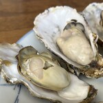 共栄丸水産 - まだシーズン初めだから型は小さめ