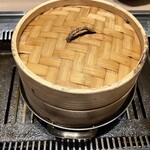 焼肉かなう - ミスジと野菜の蒸籠蒸し