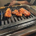 Yakiniku Baru Maru Ushimi-To - シマチョウ黒味噌