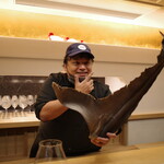 美会 - サービス精神旺盛のビア氏