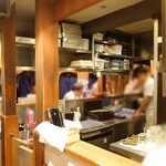 Gyuutan Iroha - 店内、厨房とカウンター席