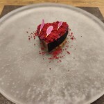 credo - 気仙沼の鰹のカルパッチョ
      茄子のビューレ
      菊とビーツ