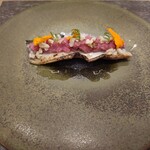 credo - 岩手県産の秋刀魚、米粉を付けたソテー
      香辛大根のオロシに粒マスタード　山形県産マリーゴールド