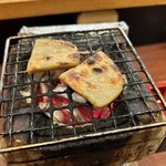 どぜう・四季料理 やぶや - 静岡県民のソウルフード、黒はんぺんも炭火で炙ります。