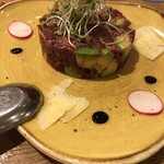 ワインとお料理 ことり - 馬肉とアボカドのタルタル