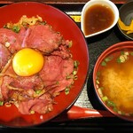 万七 - 万七　「牛たたき丼」1330円