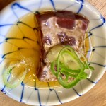 神戸焼肉かんてき - 軽く炙った黄金のレバーを胡麻油と塩、ニンニク擦りおろし、葱でサッパリと