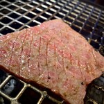 神戸焼肉かんてき - クリミは表面だけ軽く炙って