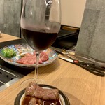 神戸焼肉かんてき - 希少部位タレ焼にはフルボディな赤ワインを。タンニンとブラム果実味溢れる赤はタレ焼にベストマッチ