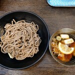 麺屋 まるきゅう - 令和5年11月
            営業時間(8:00〜翌4:00)
            鴨つけ麺蕎麦 税込950円