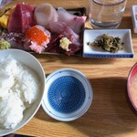 ますみちゃんち - 刺身盛り合わせ定食750円