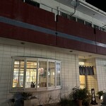 くれもと - 外からは少し薄暗い感じ
