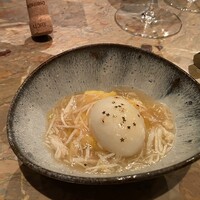 タパス モラキュラーバー - 天津飯の風味が良い〜！底まで何か色んなもの入ってる〜！見た目もめちゃくちゃかわいいし卵美味しい〜、卵おいし（シェフの補足説明）えっ卵………？？？？？？？？
