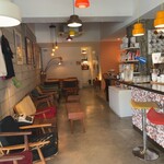 TRUNK COFFEE BAR  - 店内