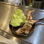 Honkaku Hiroshima Okonomiyaki Tanimoto - エビ豚のレタス巻き