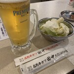 Kushikatsu Tanaka - 生ビール（プレモル）　付き出しのキャベツ（無限おかわりOK）