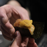 赤坂 鮨大谷 - エビのフリットとウニ