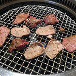 肉問屋直送 焼肉万里 - 焼く！