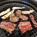 肉問屋直送 焼肉万里 - 焼く！