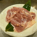 Kitashinchi Unoan - 当店自慢の大和肉鶏のもも肉。成人男性の両手より大きいです。