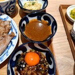 あんちすてーき とろろ麦めし 豚丸 ラソラ川西店 - 