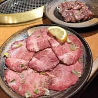 ホルモン焼肉 富や 栄店 - 