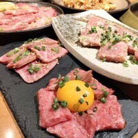 ホルモン焼肉 富や 栄店 - 