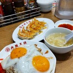 大阪王将 - 国宝級お宝めし 焼豚と玉子の炒飯 790円、餃子 290円