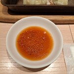 江南 - 餃子のタレには七味唐辛子を入れてみた。