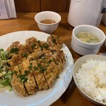 WEIHAI KITCHEN - 鶏肉2枚分ですか？と言う油淋鶏定食800円！