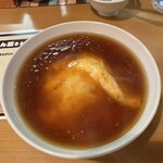 町のらーめん屋さん - つゆがかかっているのではなく、つゆに埋まっている。